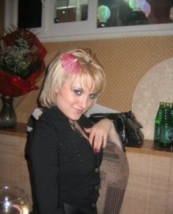 Стройная малышка, очень хочет заняться сексом с мужчиной Стройная малышка, очень хочет заняться сексом с мужчиной